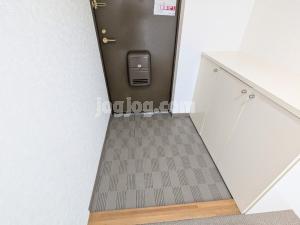 マック恵庭本町コートの玄関