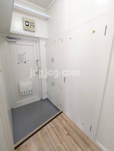 ビレッジハウス双葉１号棟の玄関