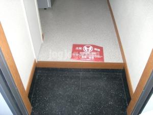 レオパレスボヌールの玄関