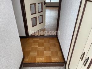 中央マンションの玄関