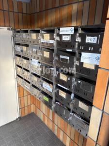 ８条ビルのロビー