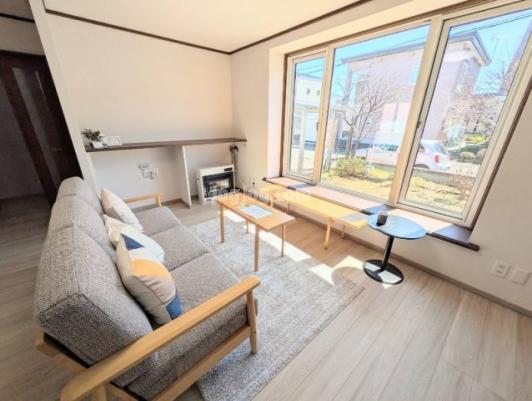 【あいの里2条4丁目　リフォーム済戸建】の居間・リビング