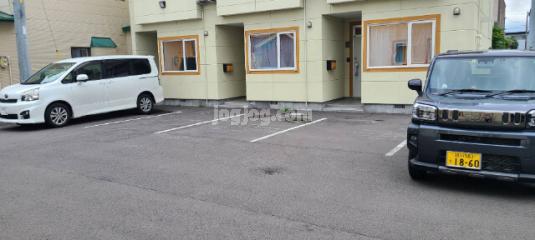 ジラフの駐車場