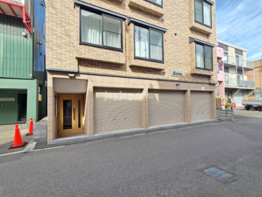 シーズンズ元町の駐車場