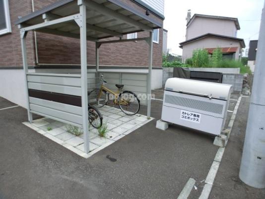 カトレアＡの駐車場