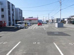 デナーロ・ジオの駐車場
