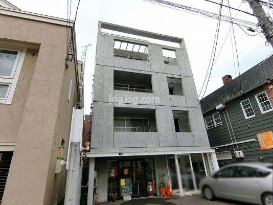 アパートメント３２２の外観