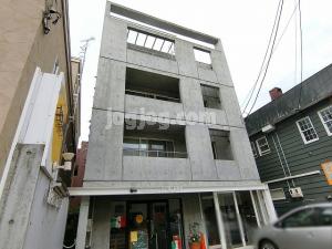 アパートメント３２２の外観