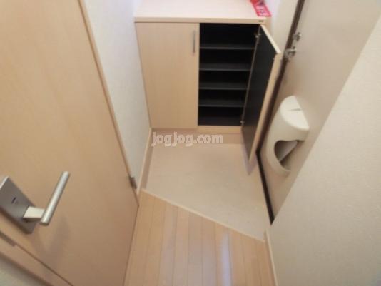 Ｈｉｇｈ　ｒｅｎｔ　Ｅａｓｔの玄関|子供部屋