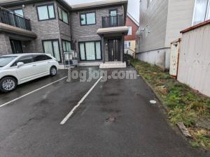 札幌市白石区米里三条１丁目のテラスハウスの駐車場