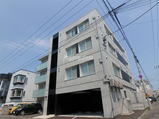 ファクター麻生の駐車場