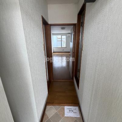 学）フラワーハイツの玄関
