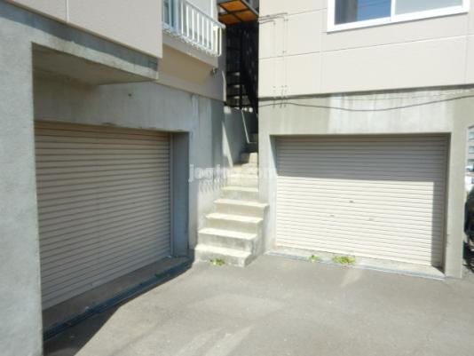 スターハウスの駐車場