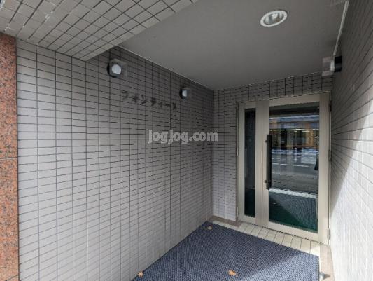フォンテーヌ旭ヶ丘のエントランス
