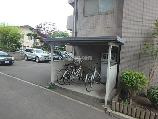 フォンテーヌ旭ヶ丘の駐車場