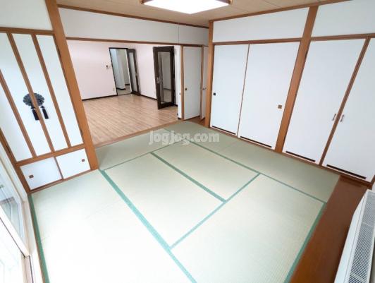 札幌市中央区南十五条西１３丁目のアパートの内装|和室
