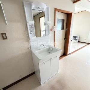 登別市片倉町４丁目２８ー２戸建の洗面所
