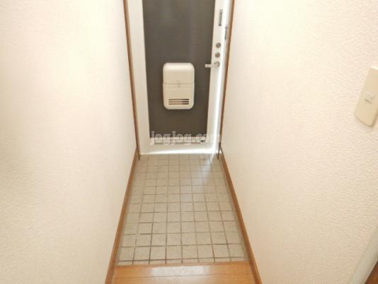 ハイツコムカラの玄関