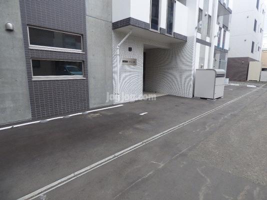 札幌市中央区南十四条西６丁目の賃貸マンションの駐車場