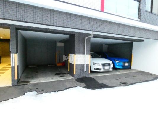 プレイオーネＮ２５の駐車場