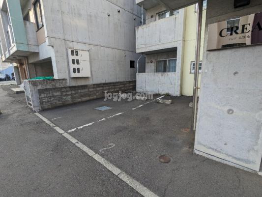 クレア北２８条の駐車場