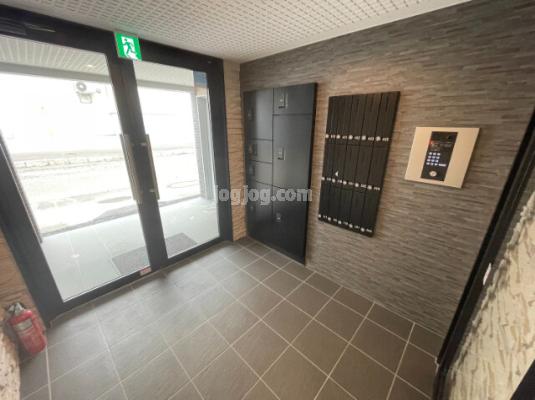 メトロ南平岸駅前のエントランス