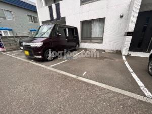 サフィニア七番館の駐車場
